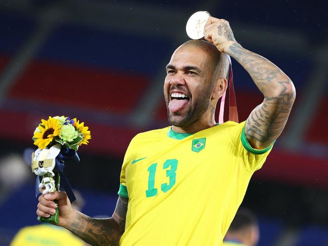 TRAS ROMPER CON EL SAO PAULO, 3 CLUBES PRETENDEN FICHAR A DANI ALVES