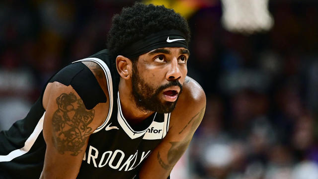 KYRIE IRVING SE QUEDA EN LOS NETS