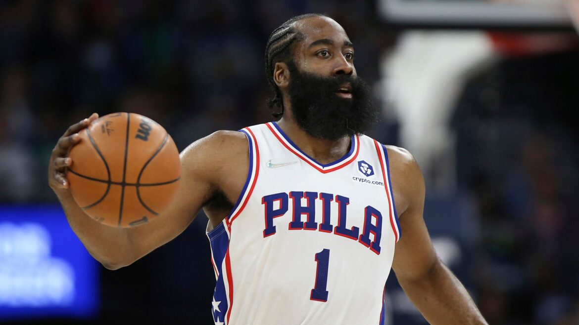 JAMES HARDEN FUERA DE LAS CANCHAS POR UN MES