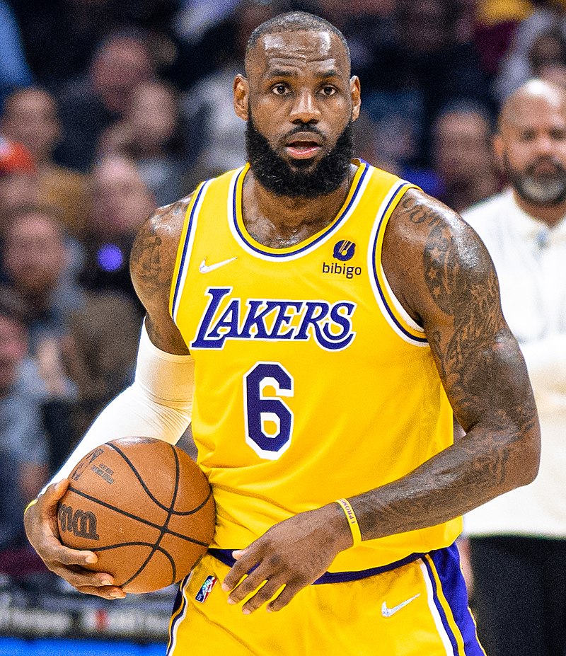 LOS WARRIORS Y LOS SIXERS TENTARON A LEBROM JAMES PARA FICHARLO.