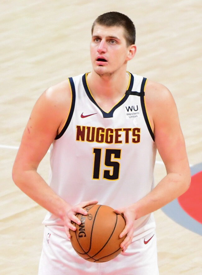 NIKOLA JOKIC, ENTRE LOS MEJORES LANZADORES DE TRIPLES-DOBLE EN LA NBA