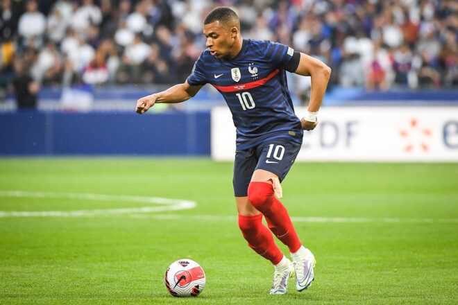 ¿REAL MADRID FC  ESPERA A KYLIAN MBAPPÉ?